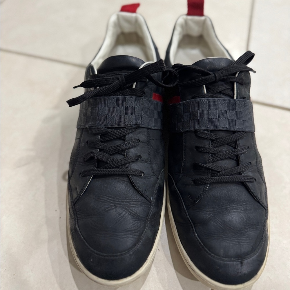 Louis Vuitton size 9.5